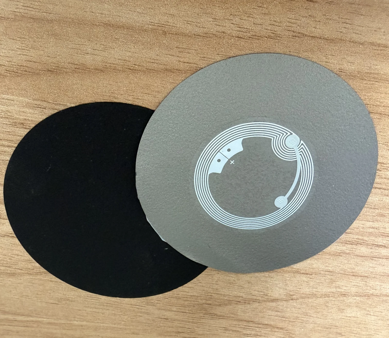 実物グッズへの組み込みに使用するNFCチップ